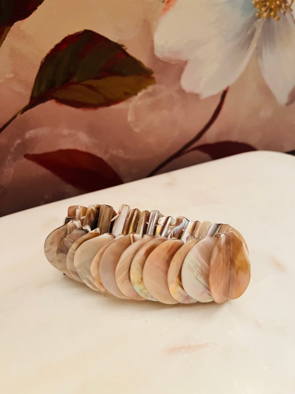 Vintage Mother-of-Pearl Shell Stretch Bracelet in Brown & Beige (7”) - Picture 3 of 7